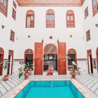 ✨Palais d’hôtes suites and Spa offers an interior swimming pool, a sauna, a jacuzzi and a Hammam✨ 
All you need for a perfect stay in Fès 
.
.
.
@annytravells 
@palais.hotes 
.
.
.
.
#palaisdhotes #medina #riad #love #luxuryhomes #luxuryhotels #travel #travelblogger #morocco #maroc #fes #marrakech #rabat #riadlovers #hotel #influencer #blue #love #peace #fashion #style #styleblogger #design #photography #fashion #caftan #shooting #glam #makeup #beauty